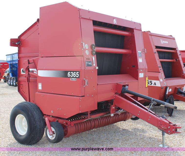 image for item G5320 2002 New Idea 6365 round baler