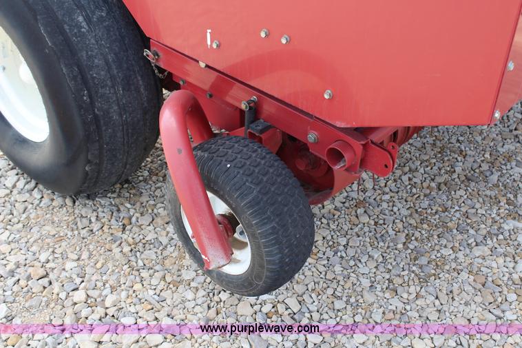 image for item G5320 2002 New Idea 6365 round baler