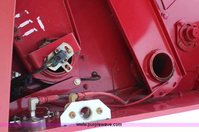 image for item G5320 2002 New Idea 6365 round baler