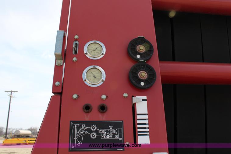 image for item G5320 2002 New Idea 6365 round baler