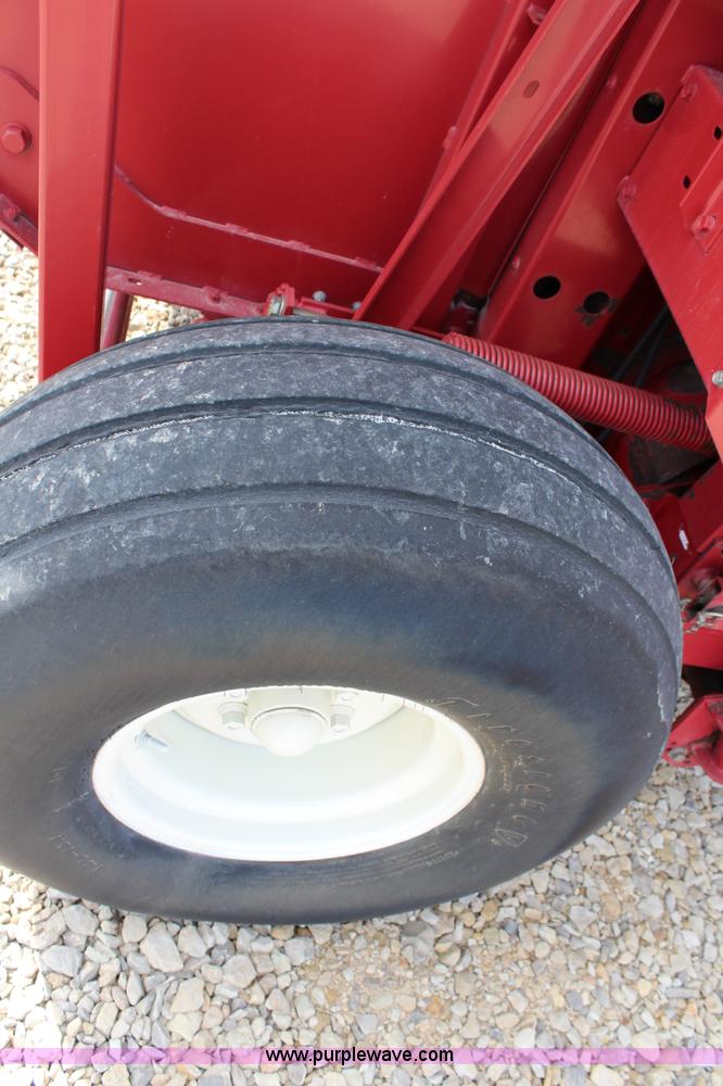 image for item G5320 2002 New Idea 6365 round baler