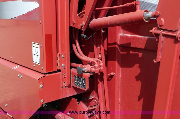 image for item G5320 2002 New Idea 6365 round baler