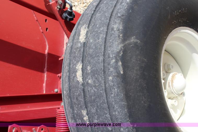 image for item G5320 2002 New Idea 6365 round baler