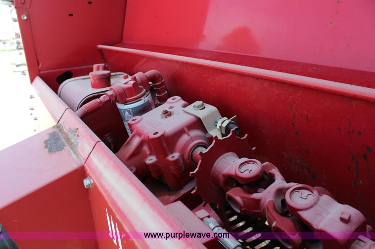 image for item G5320 2002 New Idea 6365 round baler