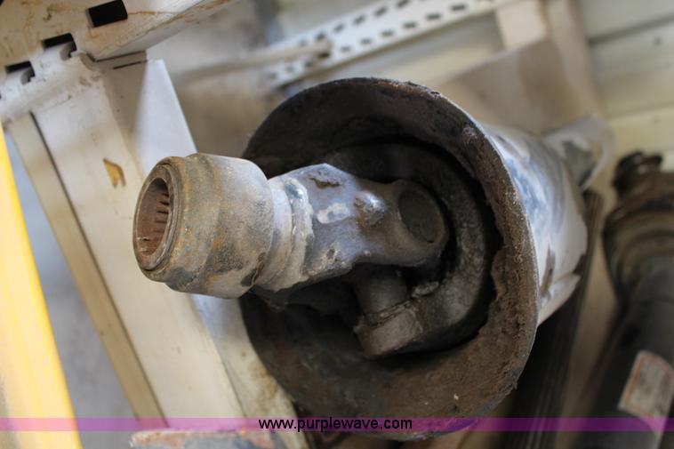 image for item G5320 2002 New Idea 6365 round baler