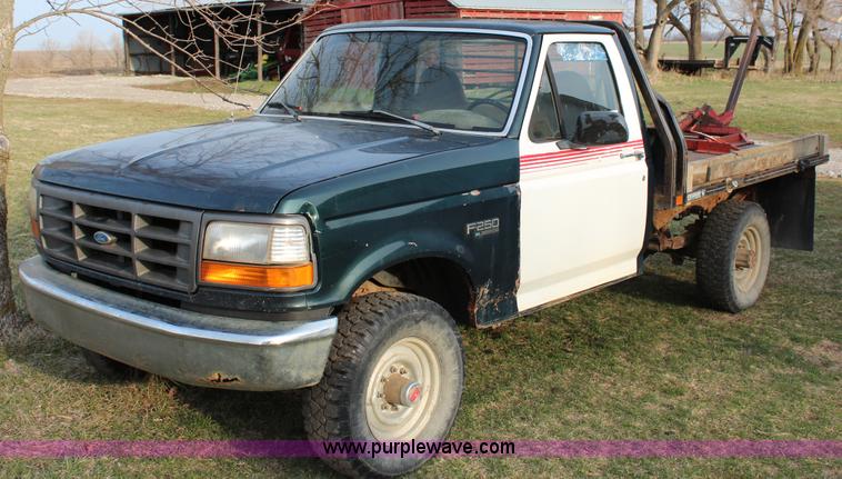 image for item G5335 1994 Ford F250 Super Duty XL flatbed pickup truck