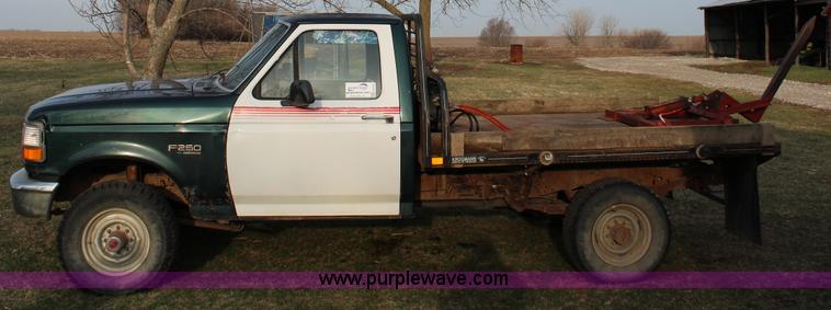image for item G5335 1994 Ford F250 Super Duty XL flatbed pickup truck