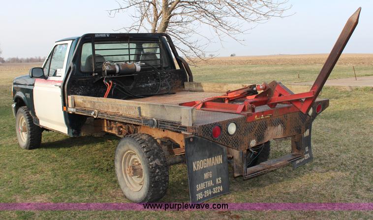 image for item G5335 1994 Ford F250 Super Duty XL flatbed pickup truck