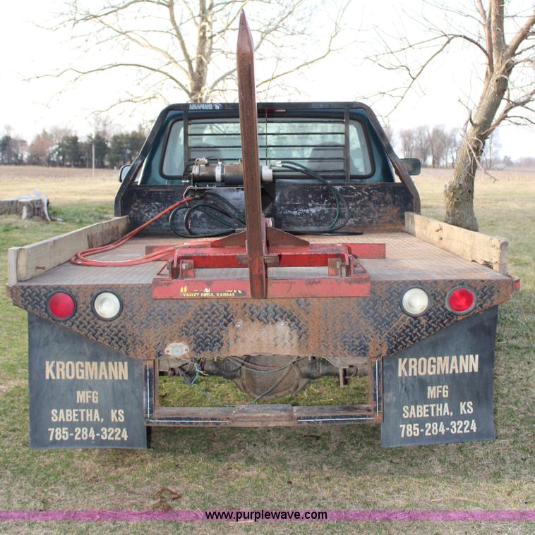 image for item G5335 1994 Ford F250 Super Duty XL flatbed pickup truck