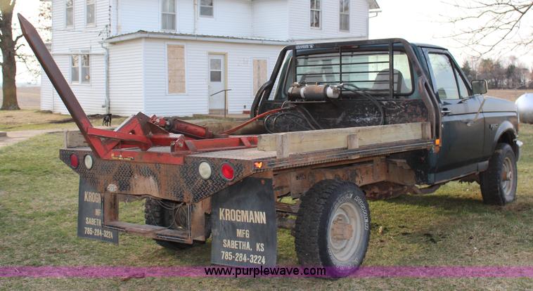 image for item G5335 1994 Ford F250 Super Duty XL flatbed pickup truck