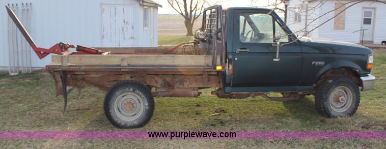 image for item G5335 1994 Ford F250 Super Duty XL flatbed pickup truck