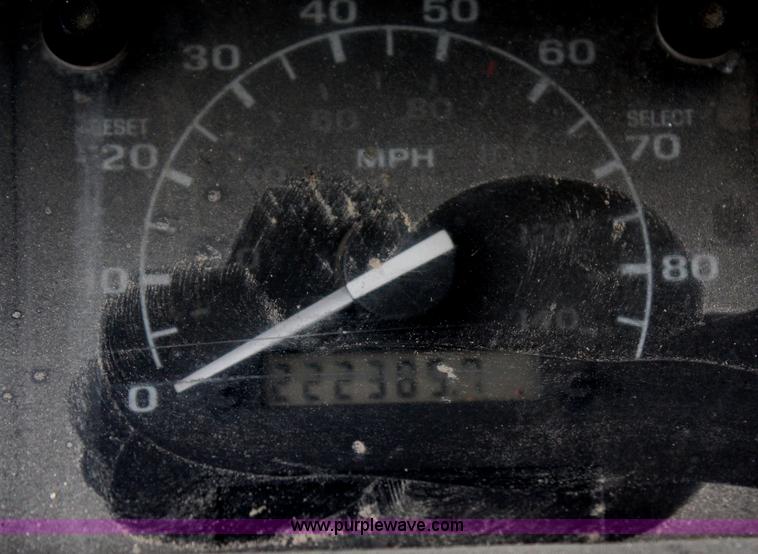 image for item G5335 1994 Ford F250 Super Duty XL flatbed pickup truck