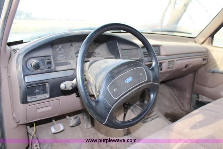 image for item G5335 1994 Ford F250 Super Duty XL flatbed pickup truck