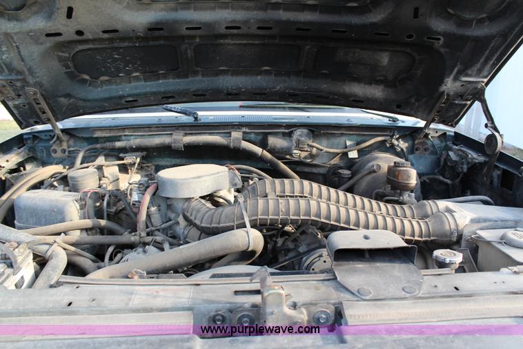 image for item G5335 1994 Ford F250 Super Duty XL flatbed pickup truck