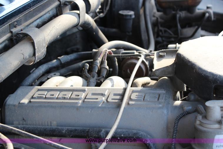 image for item G5335 1994 Ford F250 Super Duty XL flatbed pickup truck