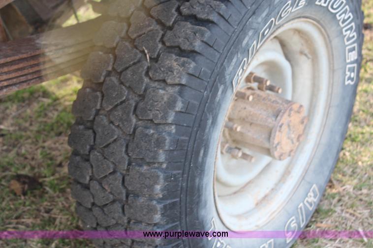 image for item G5335 1994 Ford F250 Super Duty XL flatbed pickup truck