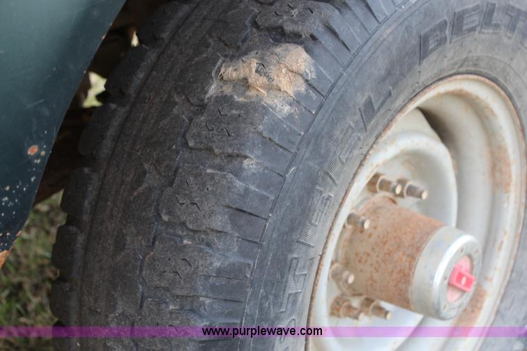 image for item G5335 1994 Ford F250 Super Duty XL flatbed pickup truck