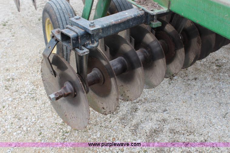 image for item G5362 John Deere 235 disk
