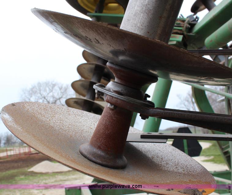 image for item G5362 John Deere 235 disk