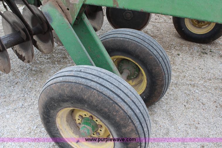 image for item G5362 John Deere 235 disk