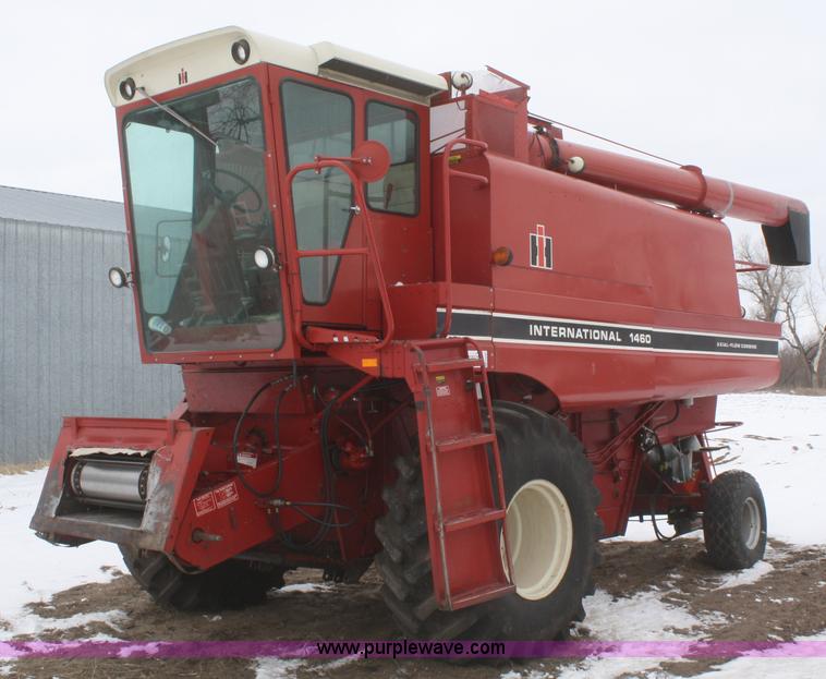image for item G5384 1982 International 1460 Axial-Flow combine