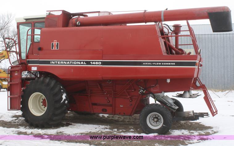 image for item G5384 1982 International 1460 Axial-Flow combine
