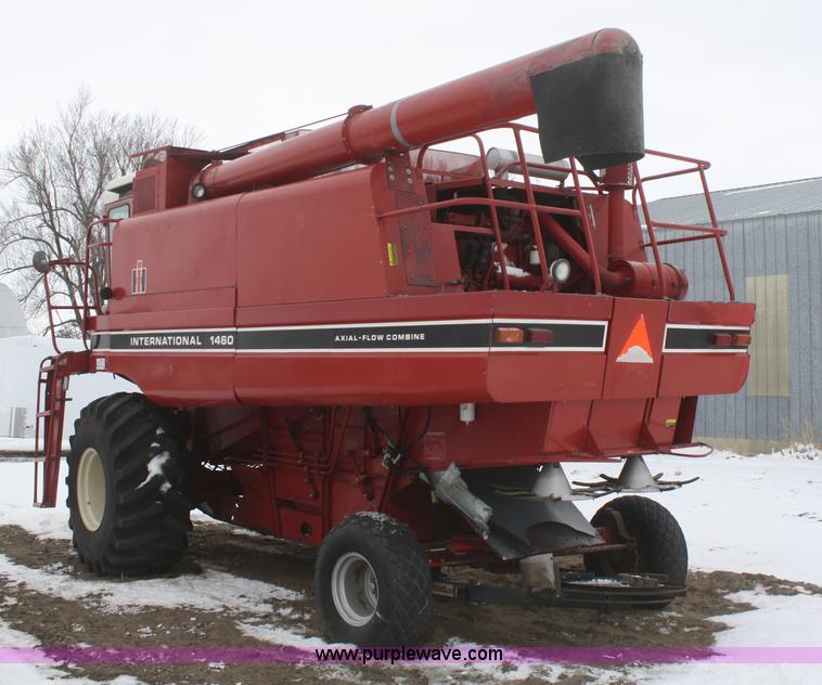 image for item G5384 1982 International 1460 Axial-Flow combine