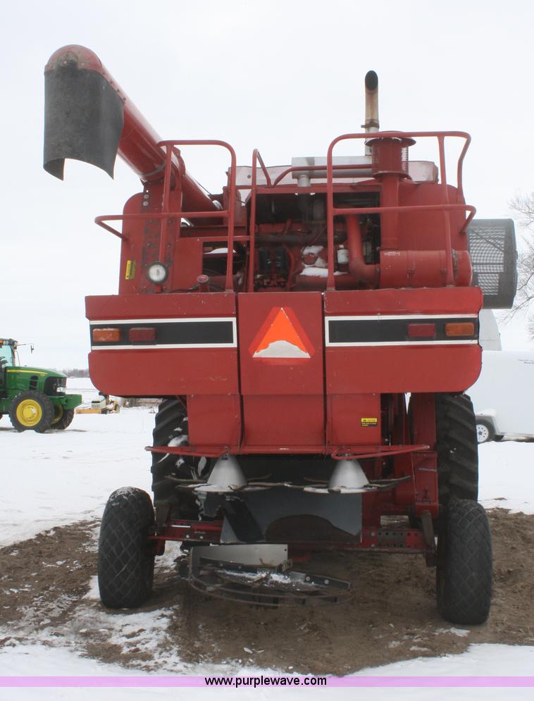 image for item G5384 1982 International 1460 Axial-Flow combine