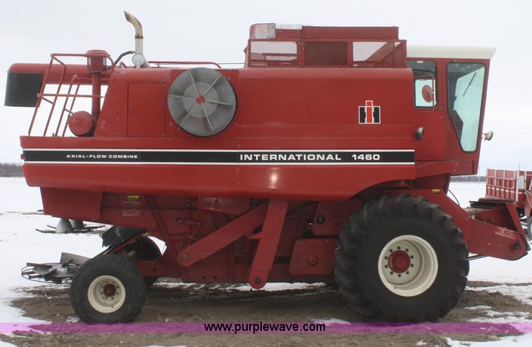 image for item G5384 1982 International 1460 Axial-Flow combine