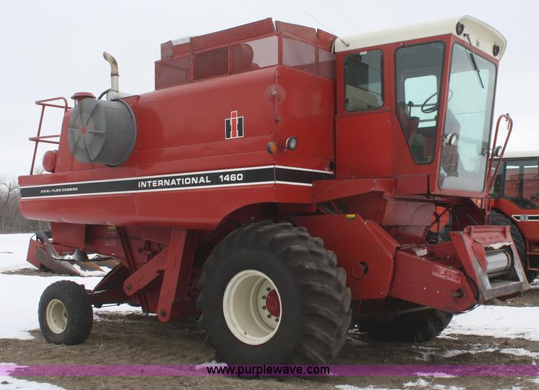 image for item G5384 1982 International 1460 Axial-Flow combine