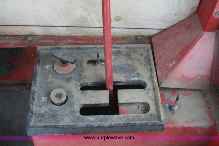 image for item G5384 1982 International 1460 Axial-Flow combine