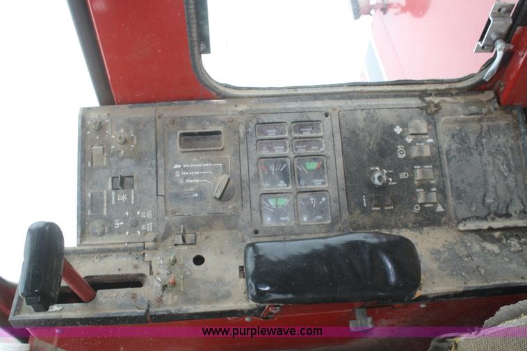 image for item G5384 1982 International 1460 Axial-Flow combine