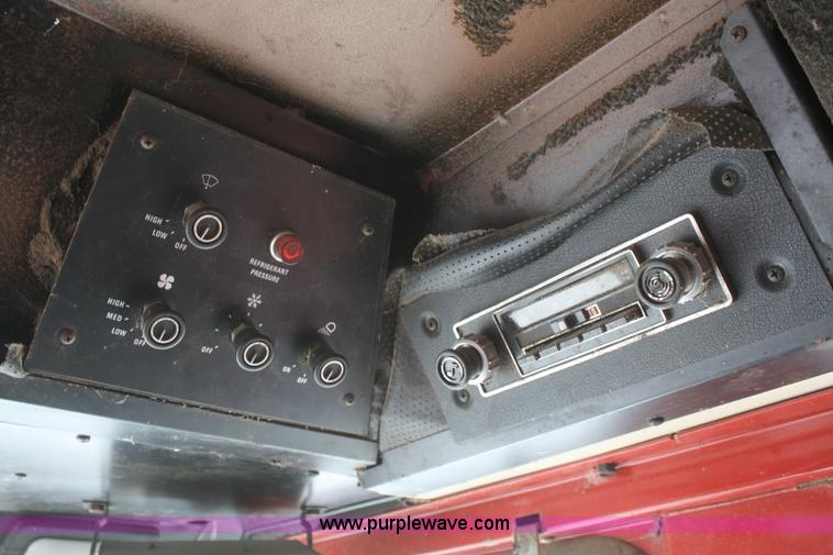 image for item G5384 1982 International 1460 Axial-Flow combine