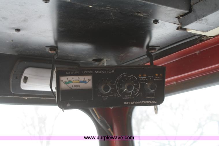 image for item G5384 1982 International 1460 Axial-Flow combine