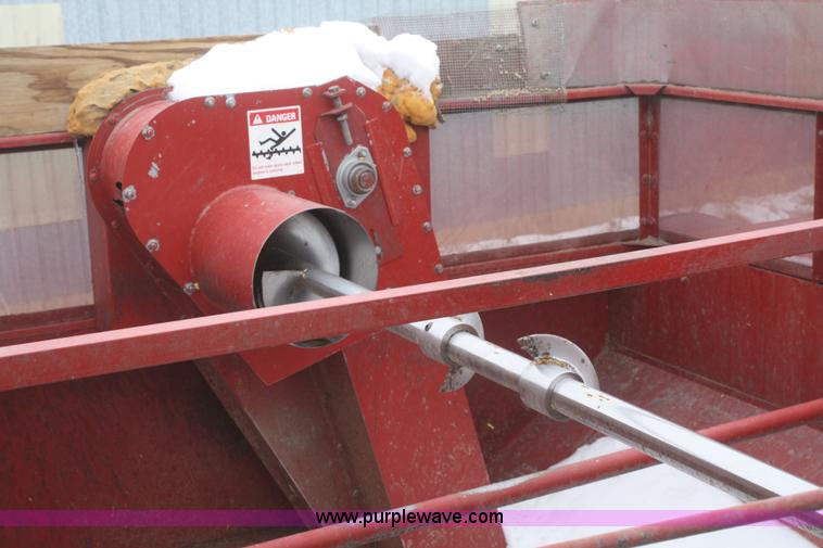 image for item G5384 1982 International 1460 Axial-Flow combine
