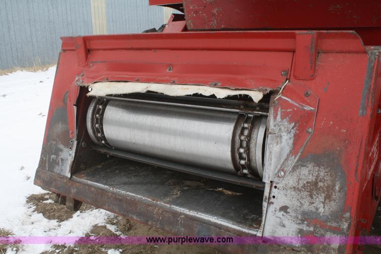 image for item G5384 1982 International 1460 Axial-Flow combine