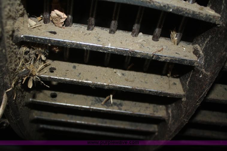 image for item G5384 1982 International 1460 Axial-Flow combine