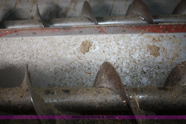 image for item G5384 1982 International 1460 Axial-Flow combine