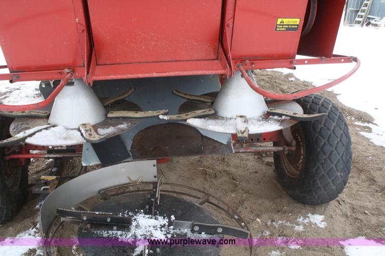 image for item G5384 1982 International 1460 Axial-Flow combine