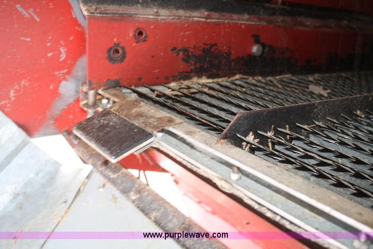 image for item G5384 1982 International 1460 Axial-Flow combine