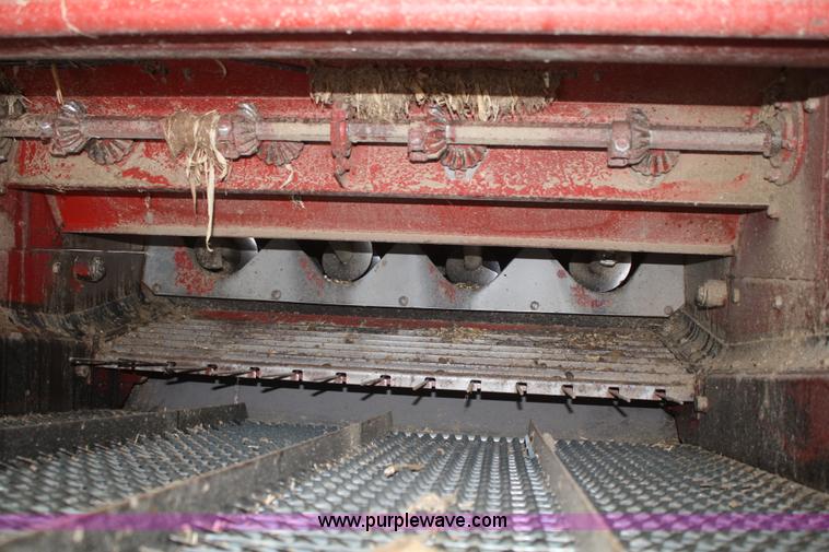 image for item G5384 1982 International 1460 Axial-Flow combine