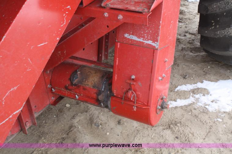 image for item G5384 1982 International 1460 Axial-Flow combine