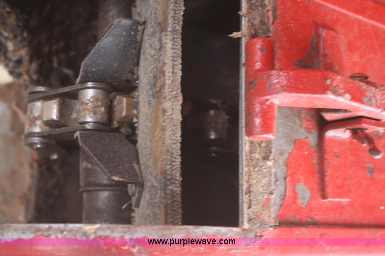 image for item G5384 1982 International 1460 Axial-Flow combine