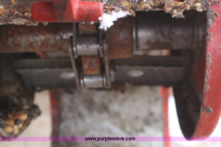 image for item G5384 1982 International 1460 Axial-Flow combine