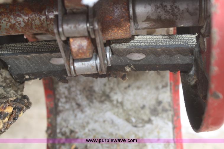 image for item G5384 1982 International 1460 Axial-Flow combine