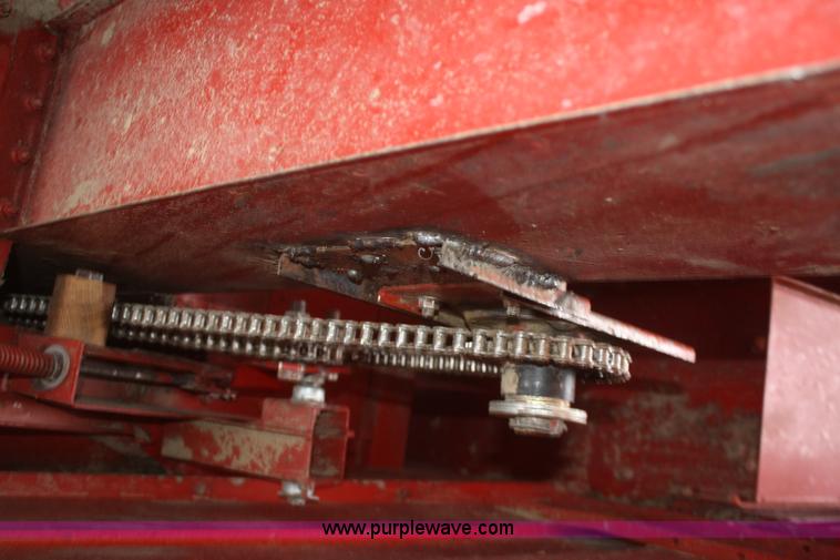 image for item G5384 1982 International 1460 Axial-Flow combine