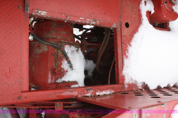 image for item G5384 1982 International 1460 Axial-Flow combine