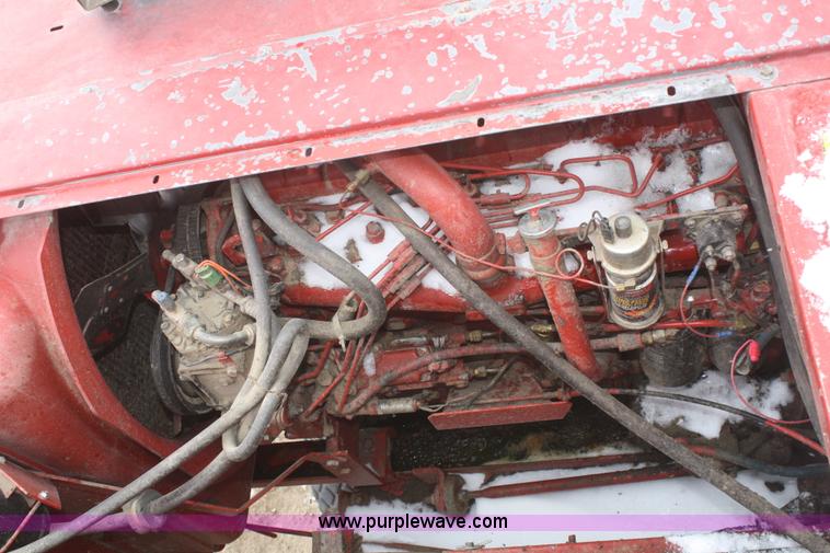 image for item G5384 1982 International 1460 Axial-Flow combine