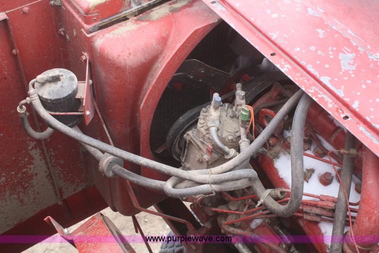 image for item G5384 1982 International 1460 Axial-Flow combine