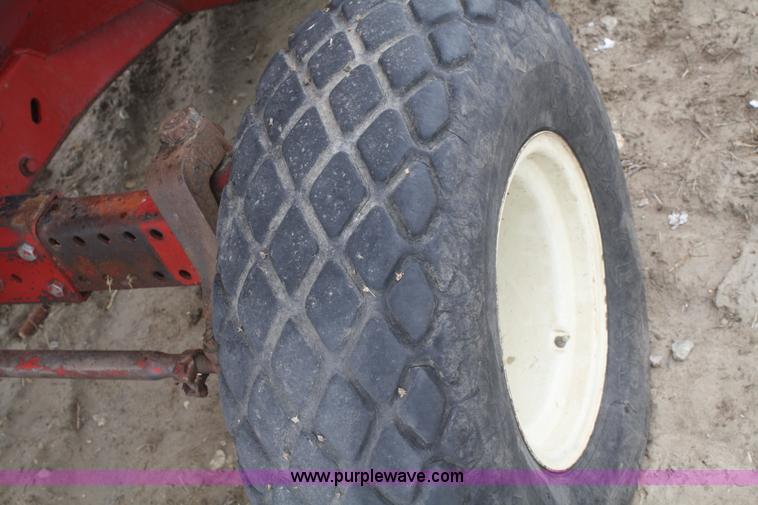 image for item G5384 1982 International 1460 Axial-Flow combine